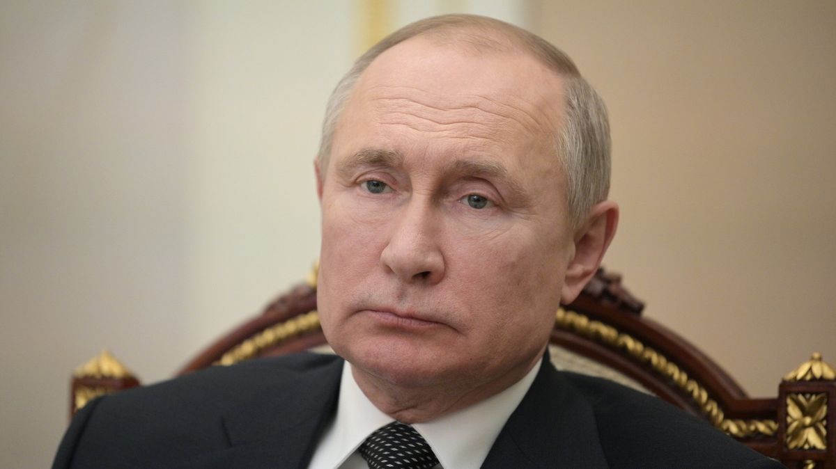 Nezodpovědná provokace, vzkazuje Moskva. Sníží počty pracovníků na ambasádách